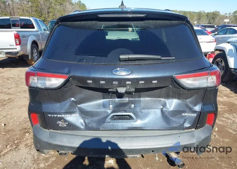 2021 Ford Escape Titanium z USA, uszkodzony, nr VIN 1FMCU9J91MUA57255